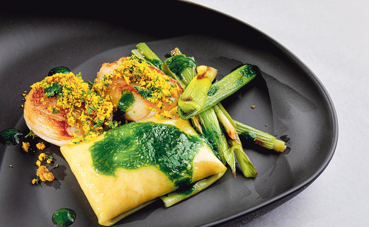 Vieiras y raviolis de cebolla