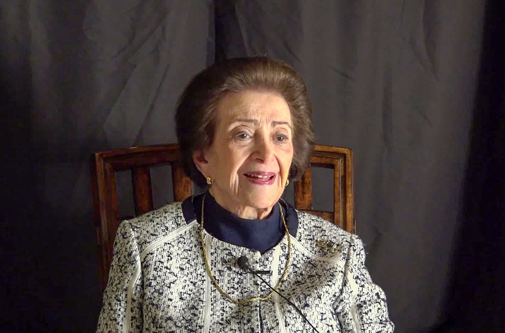 La cardióloga Nanette Wenger lleva décadas estudiando la salud cardiaca en las mujeres y denunció la 'medicina de bikini' que las reduce a personas que tienen hijos y amamantan, sin más.