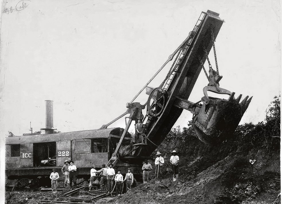 Este año, en Panamá se ha levantado un monumento a los trabajadores gallegos que participaron en la construcción del canal. Representa a cuatro obreros gallegos sosteniendo picos y palas –como los describen los escritos históricos– y está ubicado en una avenida marítima de Ciudad de Panamá.