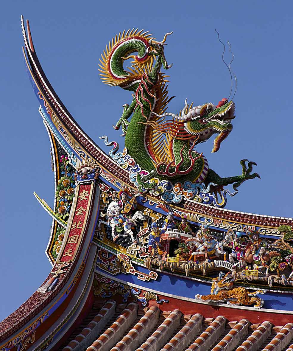 Se ha considerado al dragón un ser benéfico que propiciaba la lluvia. Allí no tienen alas, pero vuelan gracias a la magia.