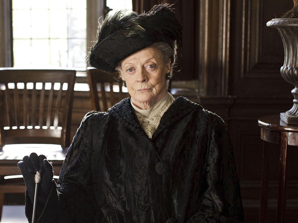 El personaje de Lady Violet en la serie Downton Abbey explica que no entiende el concepto 'fin de semana' cuando el primo Matthew explica que trabaja mucho y aprovecha esos días para descansar. En la cabeza de esta condensa no cabe que exista un concepto que diferencie sábado y domingo del resto de la semana laboral.