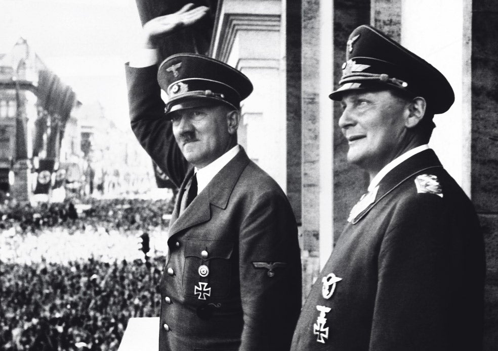 Herman Göring, ambicioso comandante en jefe de la Luftwaffe, exigió el mando sobre el personal de vuelo y los aviones del Graf Zeppelin, mientras que el buque y la artillería quedaban bajo el mando de la marina.