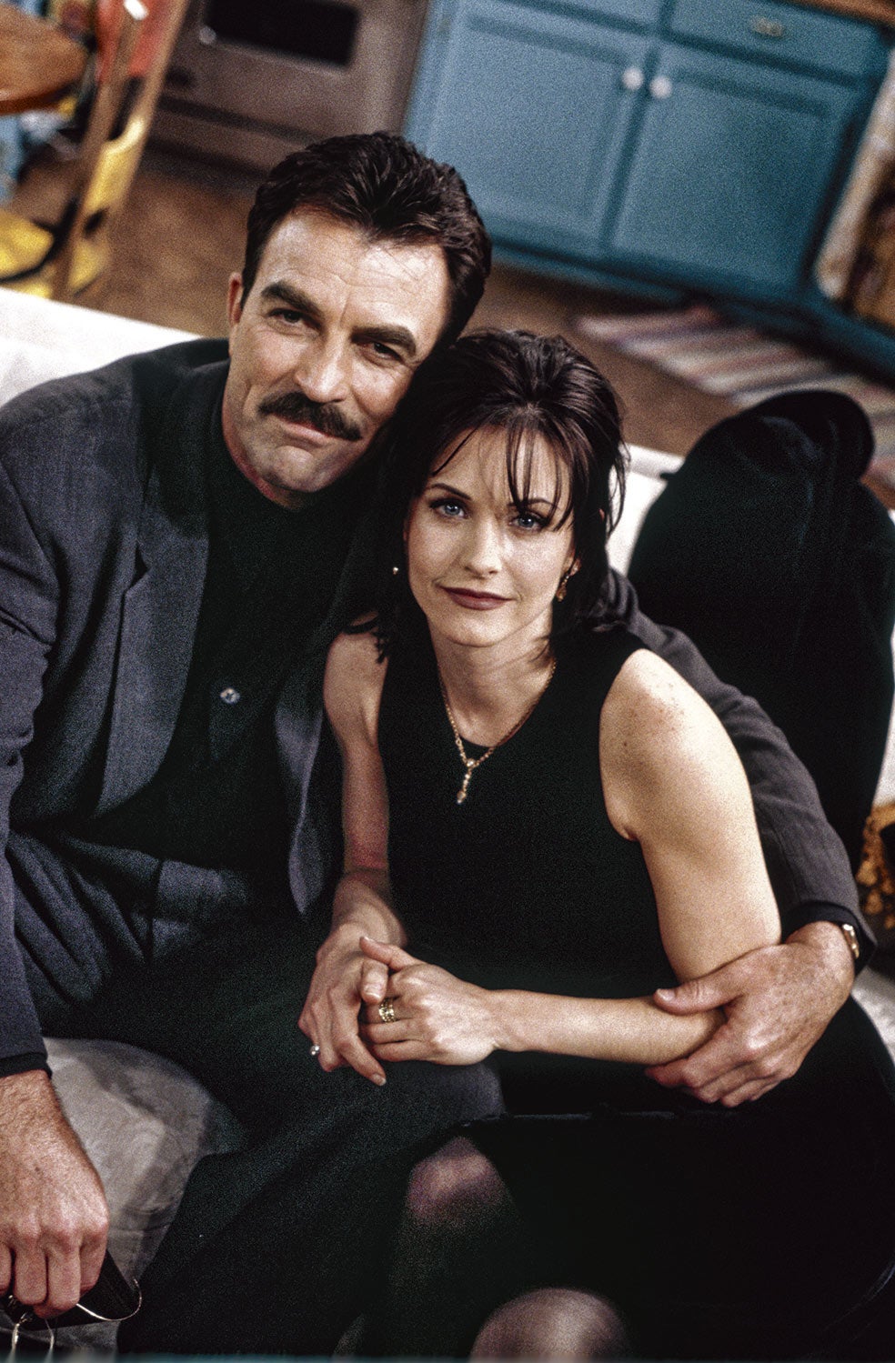 Para los fans de Friends, que son intergeneracionales, Selleck es Richard Burke, el atractivo oftalmólogo del que se enamora Monica Geller. El personaje de Burke es 21 años mayor que ella, lo que genera el conflicto.