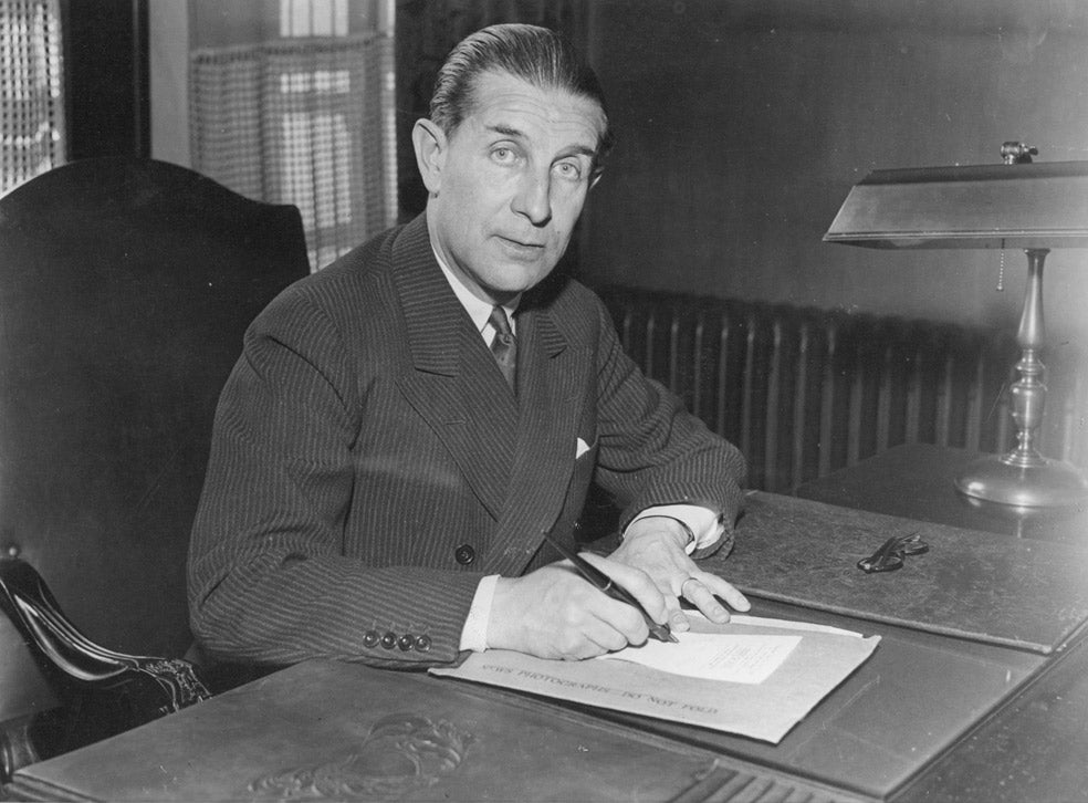 El embajador español en Washington Juan Francisco de Cárdenas era vigilado por Estados Unidos: a partir de 1937, La Falange estaba en Nueva York, Los Ángeles y San Francisco.