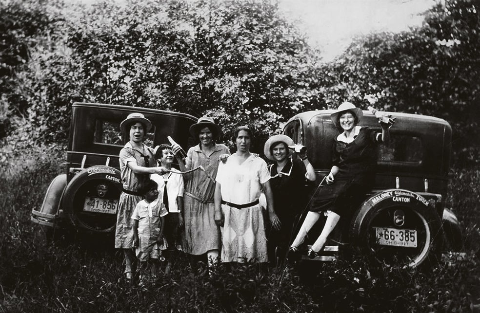 En Canton (Ohio) se concentraron mineros asturianos. Luego se sumaron onubenses que emigraron tras una huelga en Riotinto. En sus pícnics sonaban gaitas y guitarras flamencas. Aquí: españolas en Canton hacia 1930. (Bob Vega).