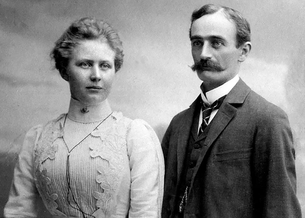 Elizabeth y Frederick se casaron en 1902. Él falleció en 1918, de lo que fue diagnosticado como neumonía, pero era ya uno de los primeros casos de gripe española.
