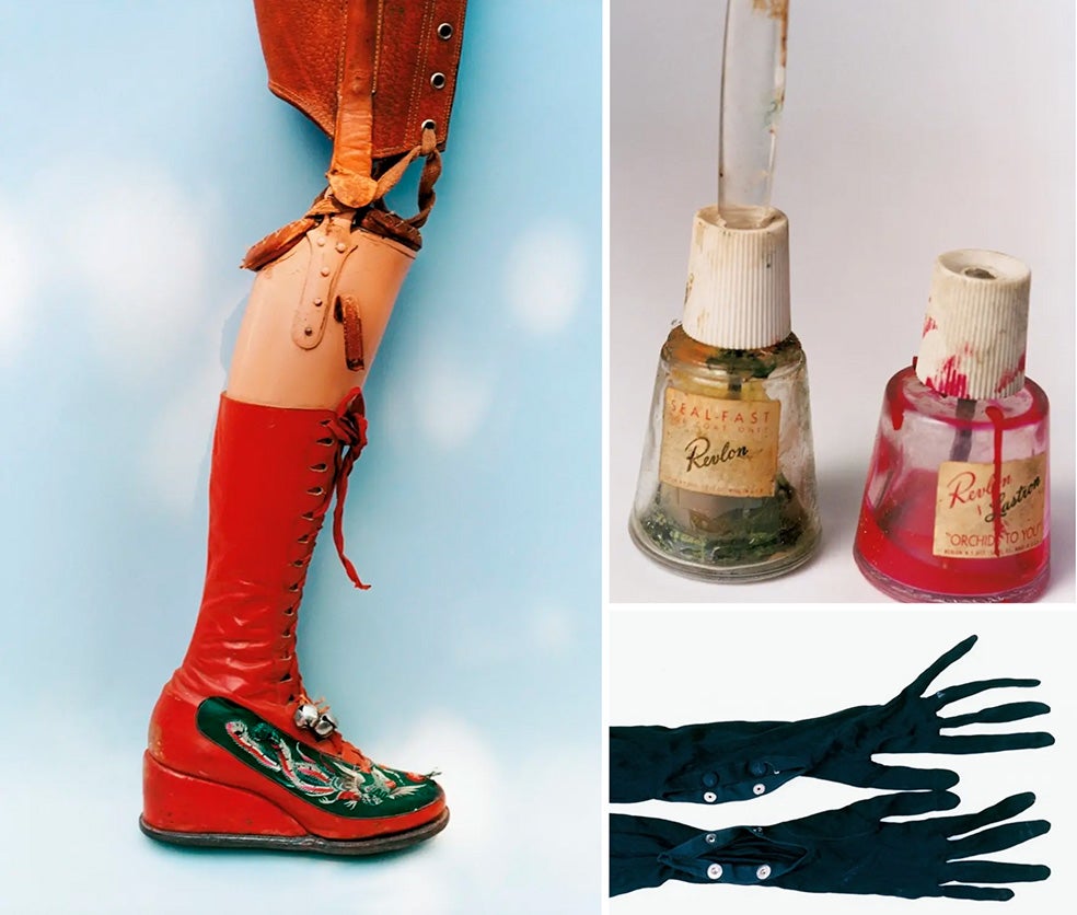 La icónica prótesis de pierna, adornada con un colorido zapato rojo, símbolo de su inquebrantable espíritu y creatividad. Tras la amputación de su pierna derecha en 1953 debido a las complicaciones de salud que sufrió, Kahlo transformó su prótesis en una extensión de su arte y personalidad, reflejando su resistencia y su pasión por la vida. Este objeto personal aún se conservaba en casa de la pintora, junto a unos guantes negros y unos esmaltes de uñas.