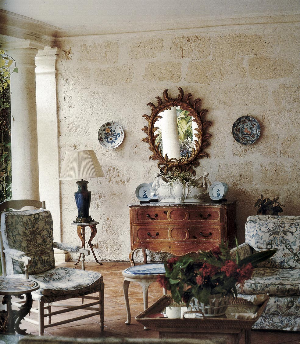 La primera casa que Messel remodeló a su llegada a Barbados a mediados de los años sesenta, con un estilo que incluía sus características columnas griegas.