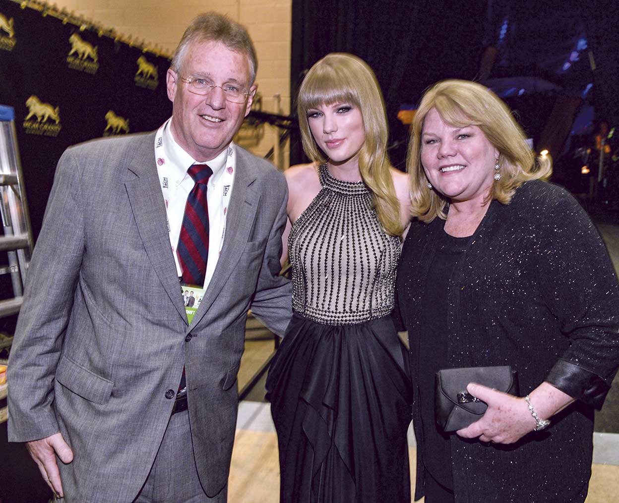 Scott y Andrea Swift siempre fueron los mayores fans de su hija mayor. Alimentaron su pasión desde que, con 7 años, decidió que, en lugar de agente de Bolsa, como su padre, quería ser cantante. La pareja se conoció en una fiesta y se casaron en 1988. Taylor nació un año después.