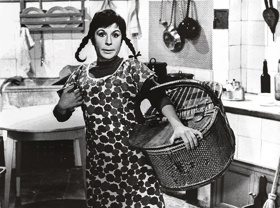 Esta película, de 1970, propulsó su popularidad. Su papel, una suerte de Cenicienta a la española, fue su segundo trabajo con José Sacristán. «Flirteamos un tiempo, salimos unos meses, tomando copichuelas e intercambiando conversaciones y pareceres», reveló el actor años más tarde.