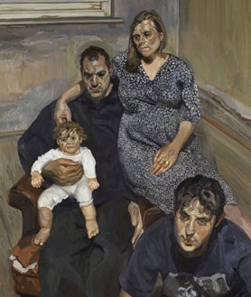 Imagen secundaria 2 - Posar para mi padre. Además de posar desnuda y 'despatarrada' a los 18 años, Rose (en la imagen superior) volvió a modelar para su padre a los 31 años, pero esta vez aparecía recatada y abotonada hasta arriba (abajo a la izquierda). Freud la retrató una tercera vez, a los 39 años, junto con su marido y sus dos hijos. Rose cuidó de su padre hasta que el pintor murió, en 2011.