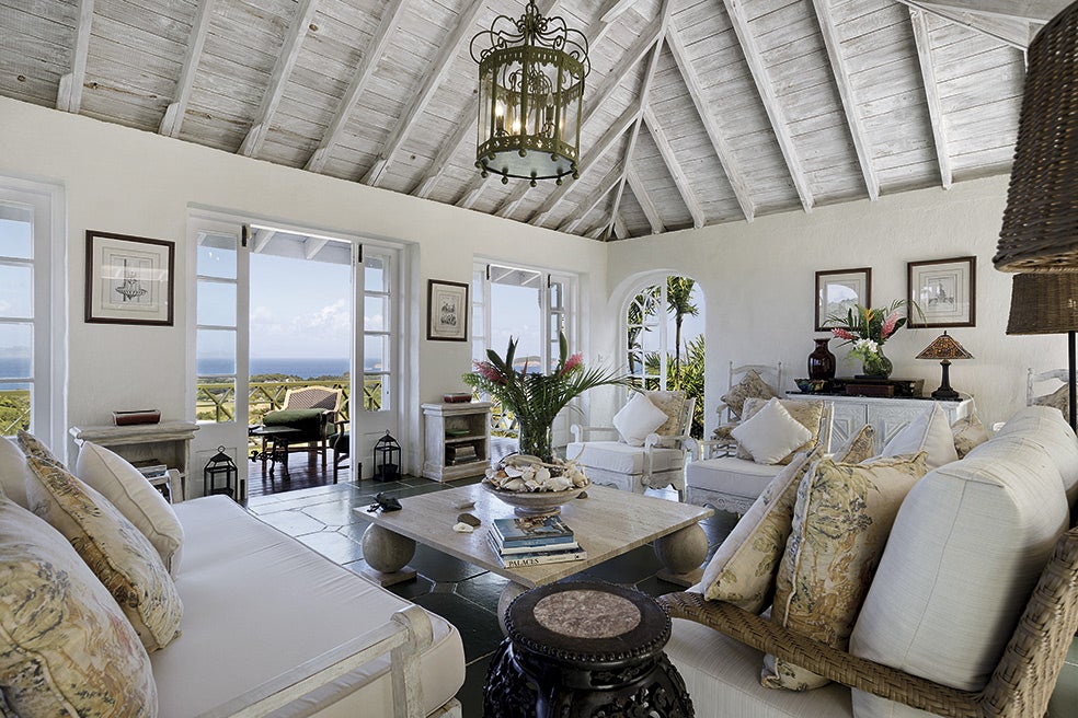 Conocida ahora como Samambaia, esta villa ubicada en la isla de Mustique se puede alquilar y cuenta con unas vistas privilegiadas sobre las colinas de Endeavour.