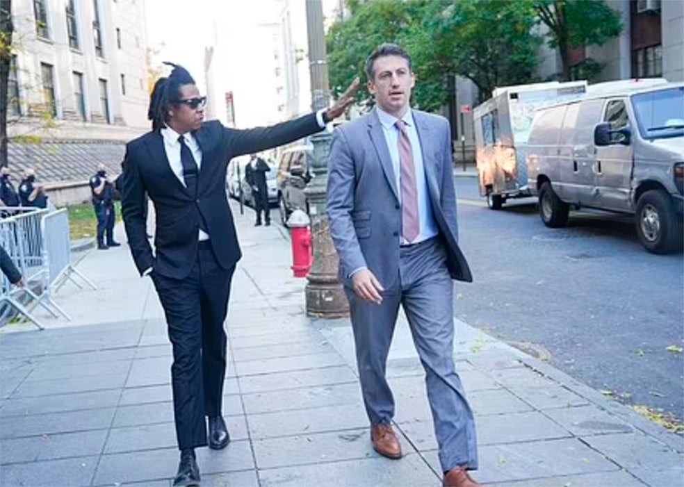 Spiro también está implicado en causas sociales, normalmente de la mano de alguna celebridad. Junto al rapero Jay-Z (arriba) impulsa una reforma penitenciaria en Misisipi. Y es parte de la campaña lanzada por Kim Kardashian contra las condenas injustas y los errores judiciales.