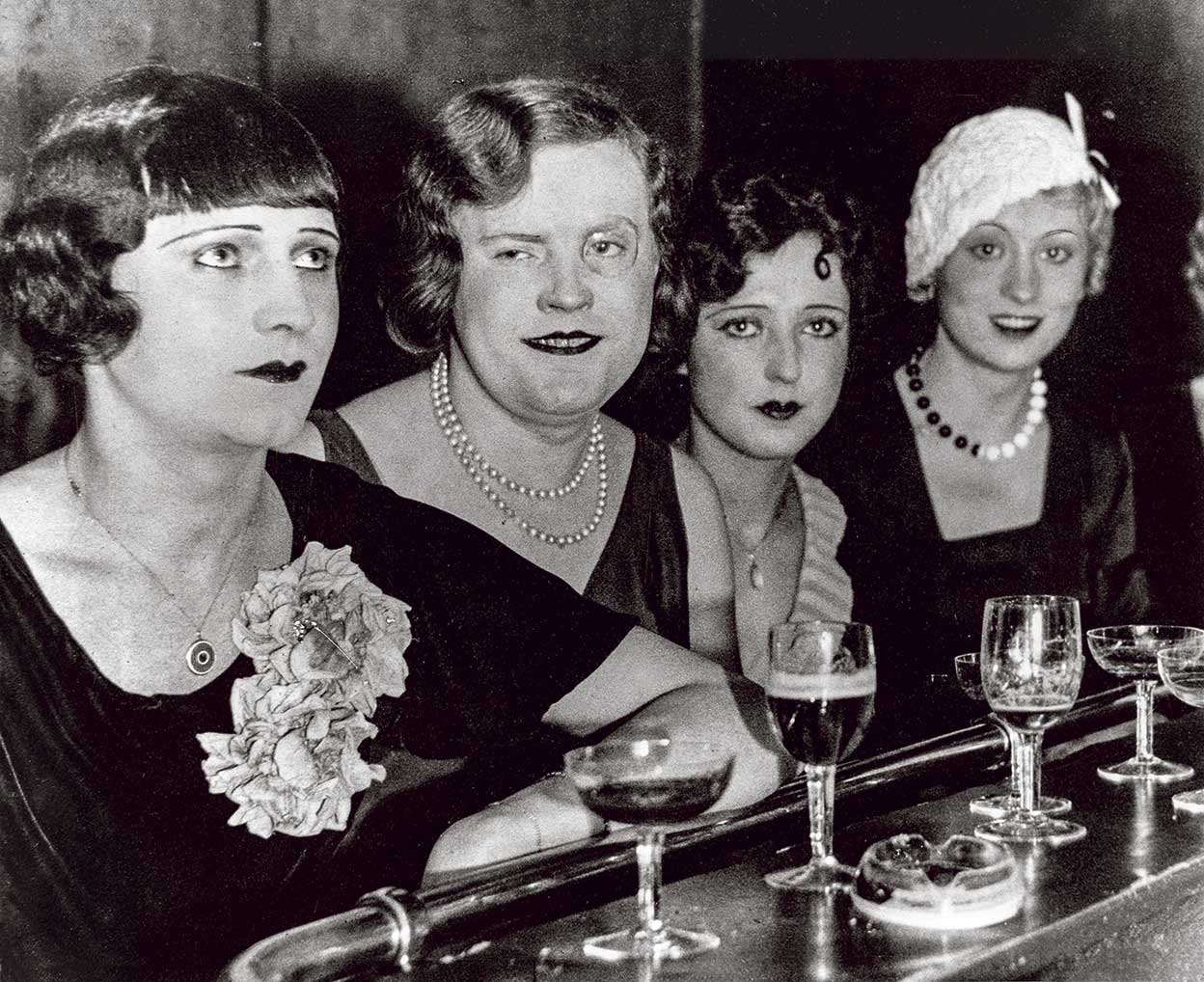 Ernst Röhm, jefe de las SA, frecuentaba Eldorado, un cabaret de Berlín de ambiente gay. En la imagen, un grupo de travestis. Los nazis cerraron el local en 1933.