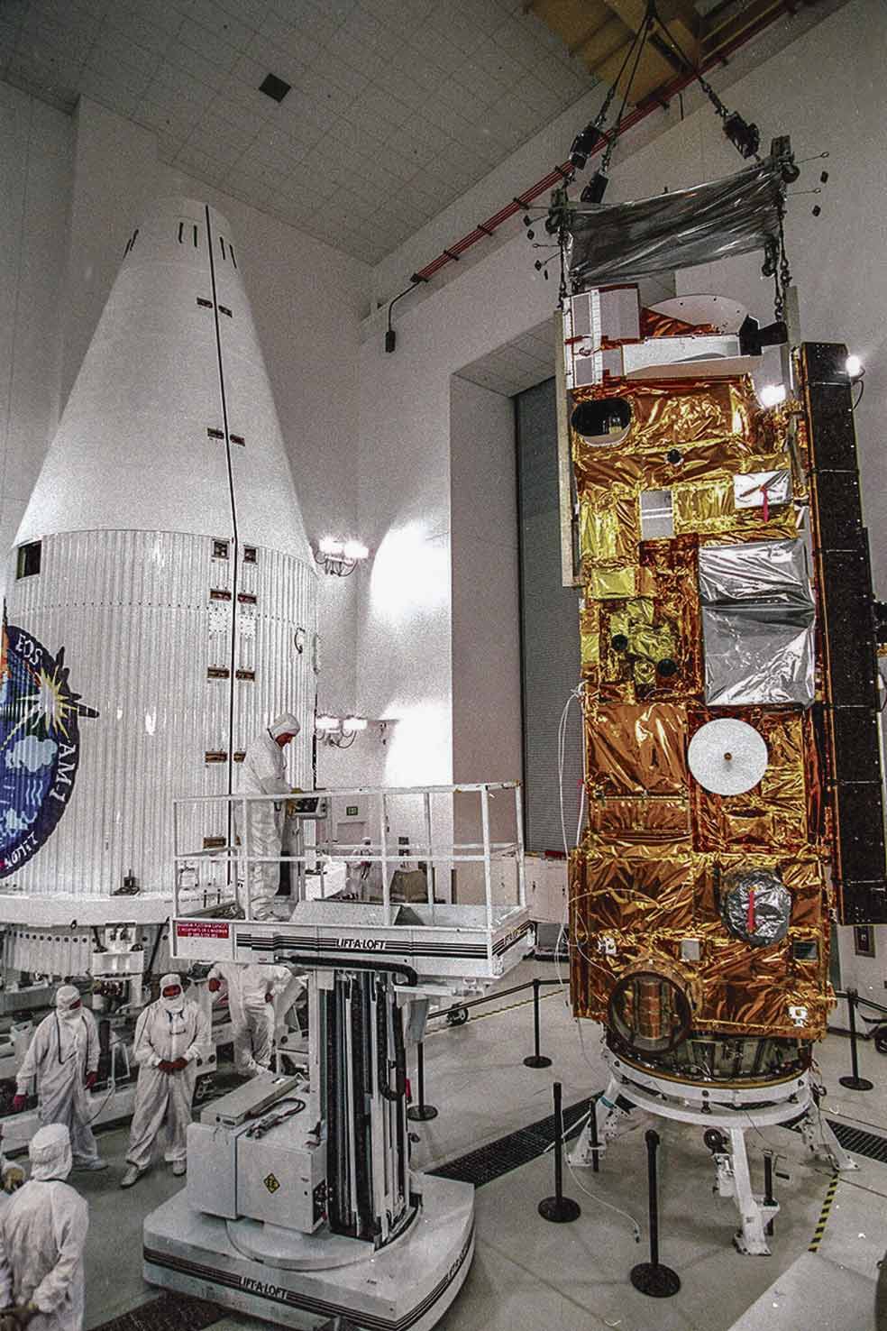 Lanzado en 1999 para escudriñar la superficie terrestre y medir la radiación solar.