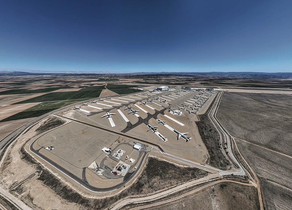 «Somos el paradigma de la España vacía, pero es una ventaja. Nunca tendremos problema para expandirnos. Ya vamos por 550 hectáreas, casi tantas como Barajas», explica Alejandro Ibrahim, director del aeropuerto.