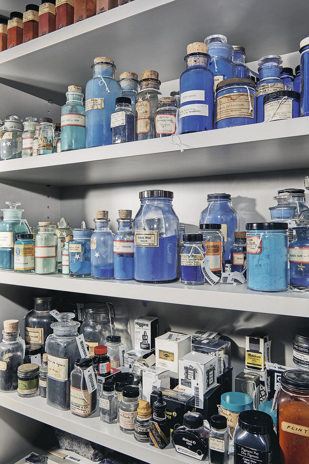 El instituto de Harvard tiene archivados por ahora unos 2500 colores. La mayoría tiene más de 100 años.