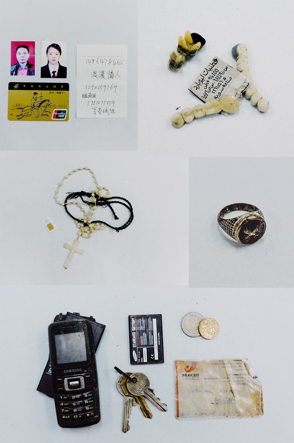 En la morgue guardan los objetos encontrados junto a los cadáveres. Fotos, joyas, monedas, amuletos, cartas, móviles... Acaban de identificar a un afgano de 24 años por un anillo: lo reconoció su hermano, que cruzó el Evros antes que él.