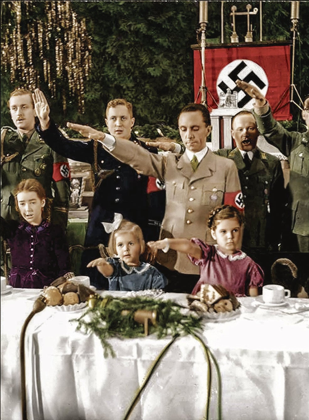 Goebbels redactó en 1943 en la villa Bogensee su infame discurso sobre la guerra total. Cuando los nazis ya sufrían serias derrotas, él pidió el «sacrificio absoluto». Y 40.000 personas asintieron enfervorecidas. «La reacción de las masas ha sido indescriptible. ¡Nunca se vio tanta agitación!», escribió en su diario.