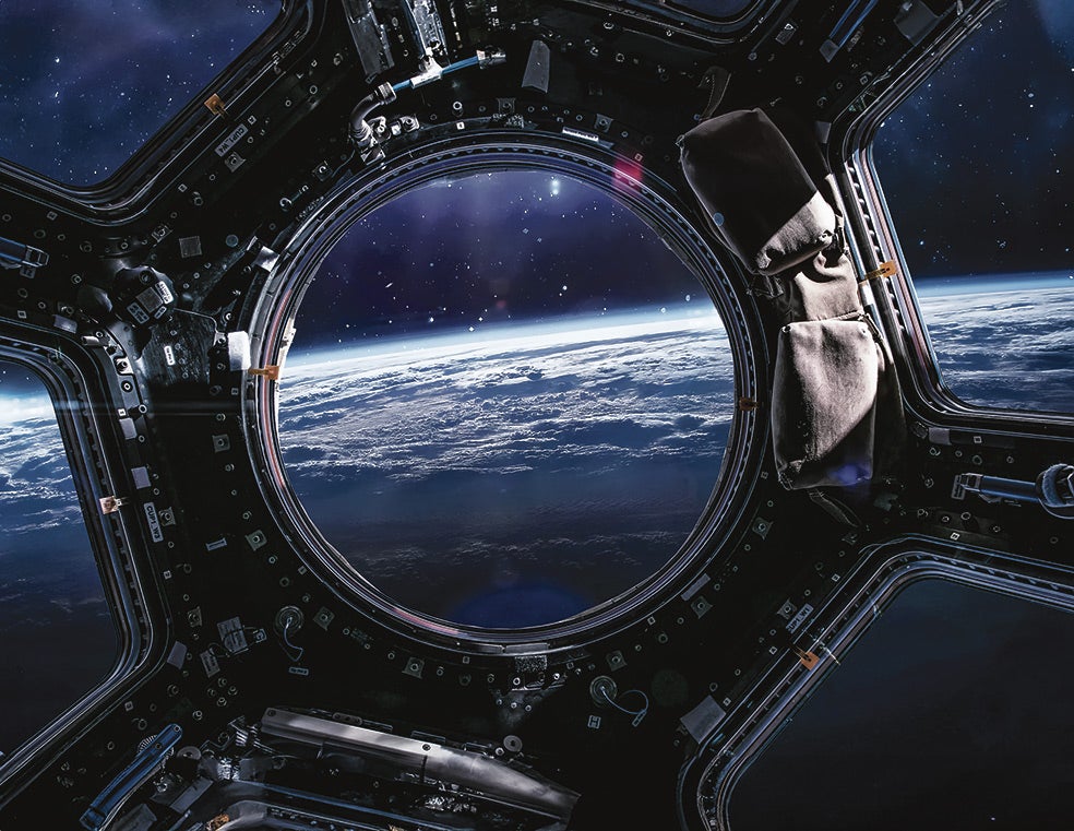 «La primera vez que ves la Tierra desde el espacio es sobrecogedor —reconoce Wilson—: serena y emociona al mismo tiempo. Me emocionaron los colores. y los momentos en que sobrevolé mi ciudad natal».