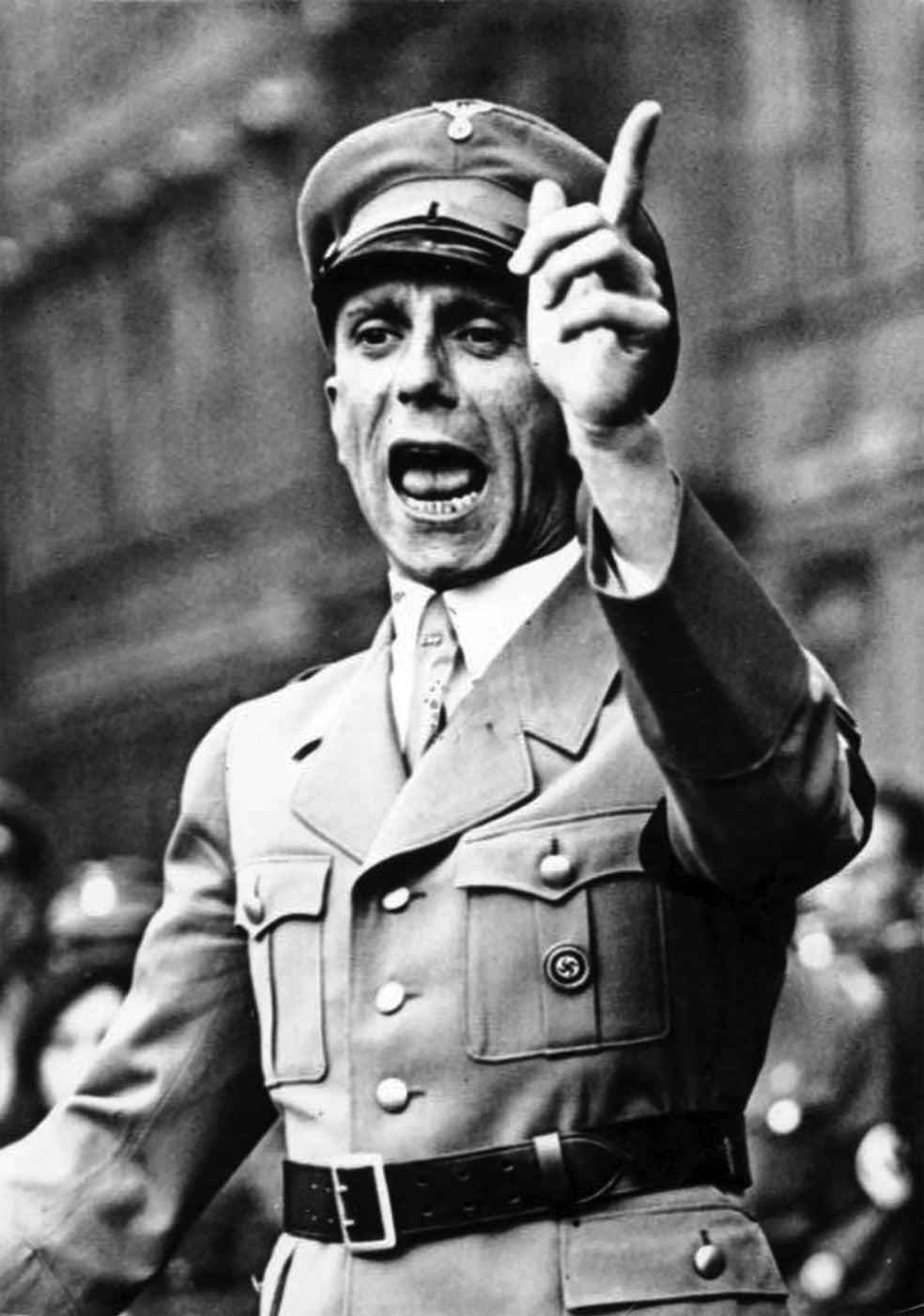Goebbels durante uno de sus discursos 'motivadores'. Controlaba todos los medios en Alemania. En los periódicos sobre los que ejercía mayor control, un gazapo podía ser castigado con un campo de concentración.