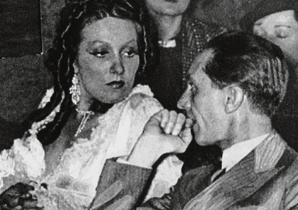 La actriz Lida Baarova, checa de nacimiento, fue la amante de Goebbles durante dos años. Se conocieron porque ella vivía cerca de villa Borgensee. Al parecer, Goebbels incluso llegó a consultar con Hitler si le parecía bien que dejase a su mujer para casarse con la actriz. La respuesta tan rotunda del Führer en contra, hizo que el ministro de Propaganda tuviese que poner fin al affaire.