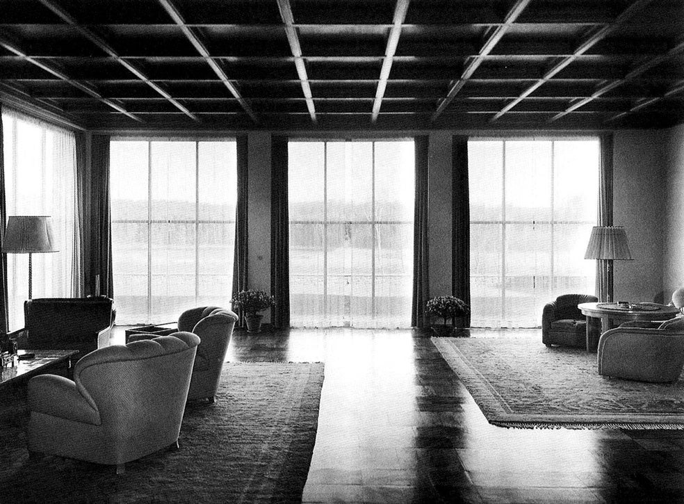 Las mismas estancias de Villa Bogensee que se reproducen en la imagen de apertura de este reportaje, pero en los años 40, ya después de la guerra.