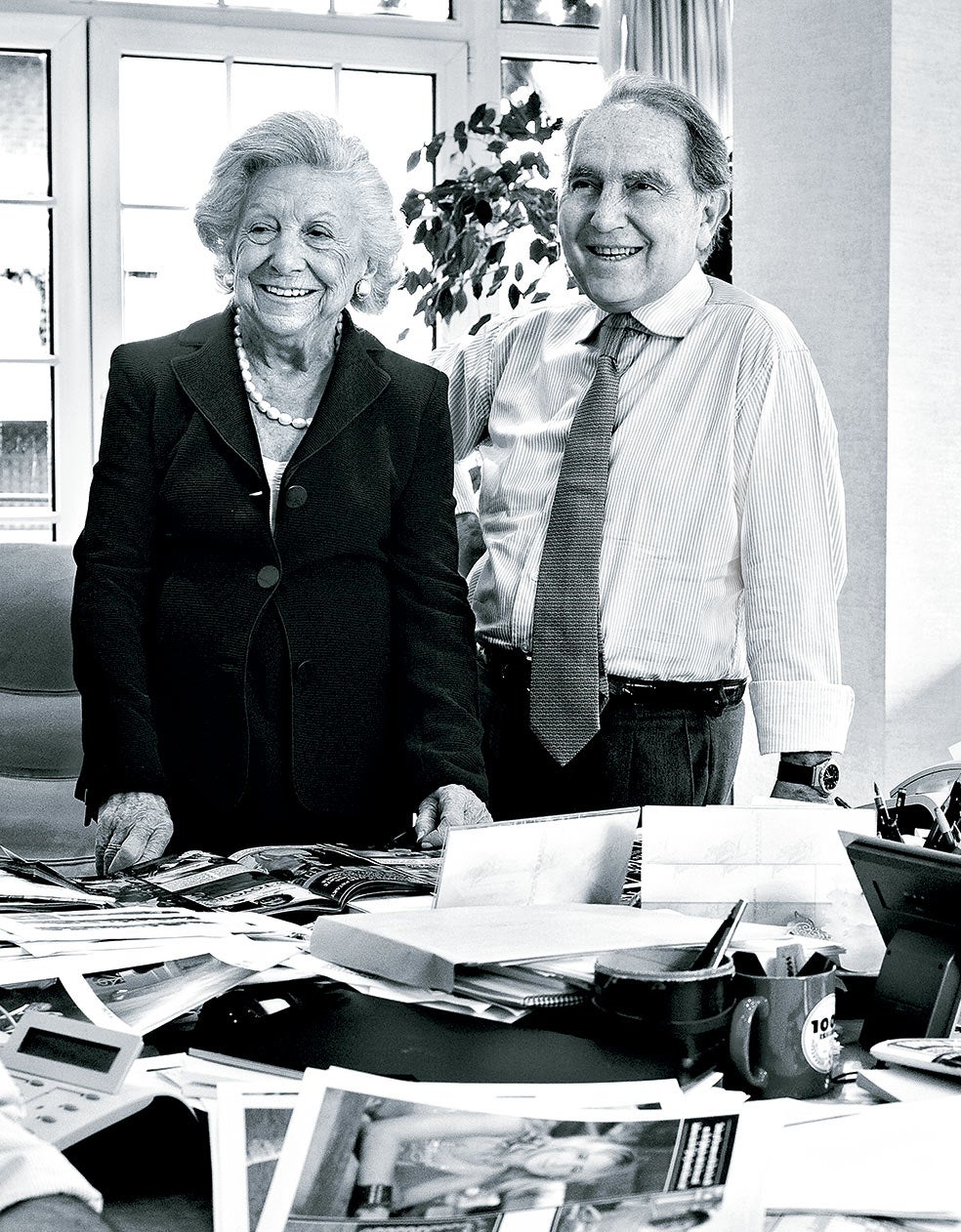 Con su madre, Doña Mercedes, que falleció en 2019 a los 99 años. Ella siguió trabajando en la revista hasta el último día.