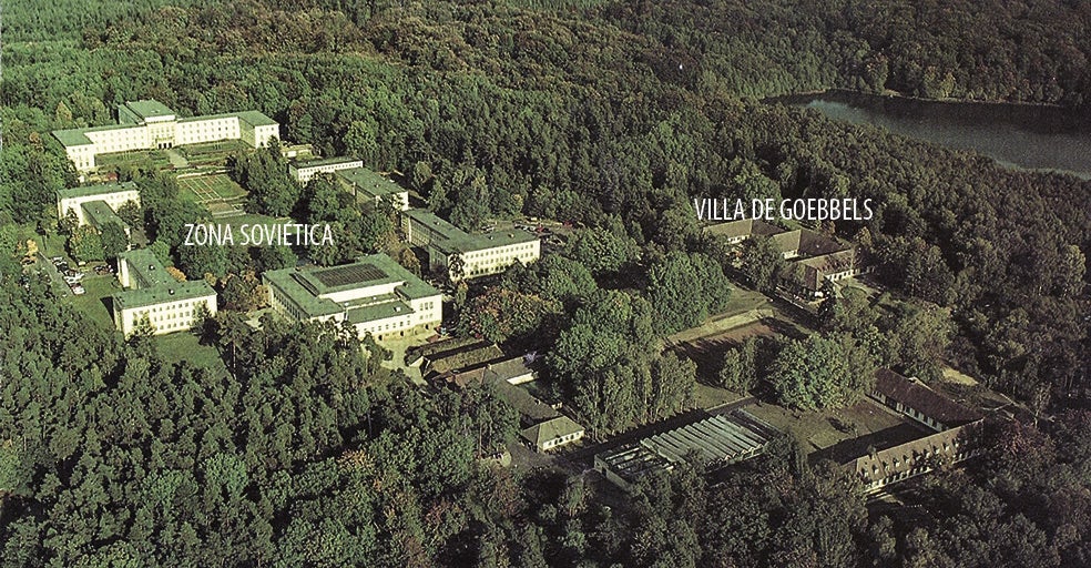 Tras la guerra, la villa donde Goebbels realizaba sus correrías y escribía sus discursos fue ampliada con nuevos edificios; el conjunto, de casi 20 hectáreas, se convirtió en un centro de propaganda soviética. El conjunto, de casi 20 hectáreas, se convirtió en un centro de propaganda soviética.