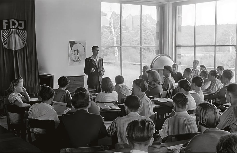 En abril de 1945, las fuerzas soviéticas usaron las instalaciones temporalmente como hospital militar. A partir de 1946, el sitio y los edificios fueron entregados al Comité Provincial de la Juventud y se dedicó durante años al adoctrinamiento y la formación de nuevos líderes.