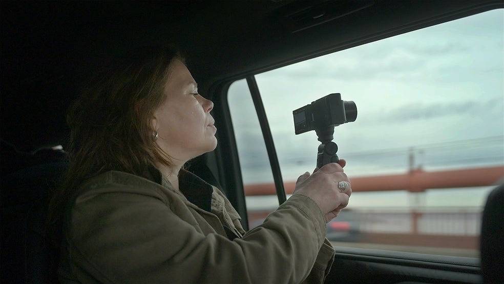 Maroesja Perizonius dirige el documental que recupera su infancia con Alice McShane. Dice que esa profunda investigación le ha servido para equilibrar su salud mental que, aunque ahora tiene una vida estable, ha pasado por momentos difíciles.