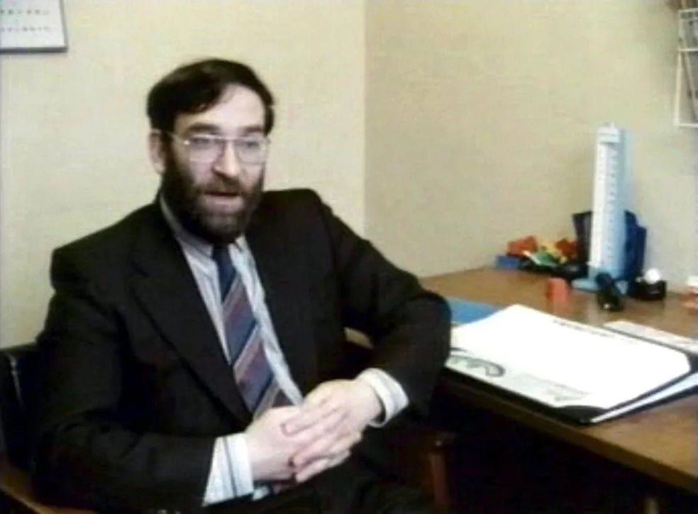 Shipman nació en Nottingham, Inglaterra. Era el segundo de los cuatro hijos de un camionero y una ama de casa, profundamente religiosos. Shipman destacó en los deportes, en rugby y en atletismo. La muerte de su madre de un cáncer de pulmón, cuando él tenía 16 años, le afectó profundamente. Luego él estudiaría Medicina.