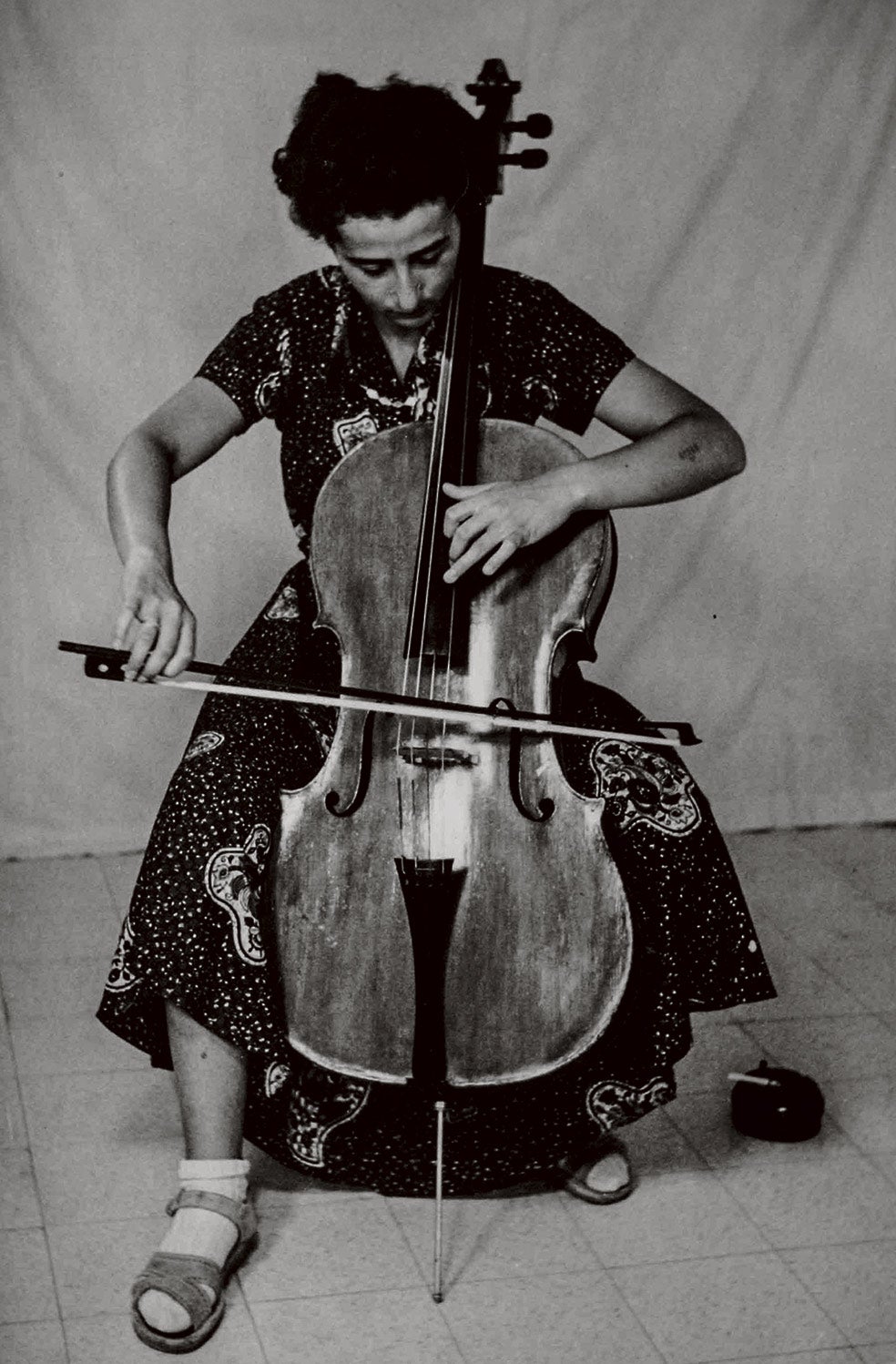 La violonchelista Anita Lasker-Wallfisch, superviviente del exterminio. Integró la Orquesta de Mujeres de Auschwitz, creada por las SS. Hoy tiene 98 años.