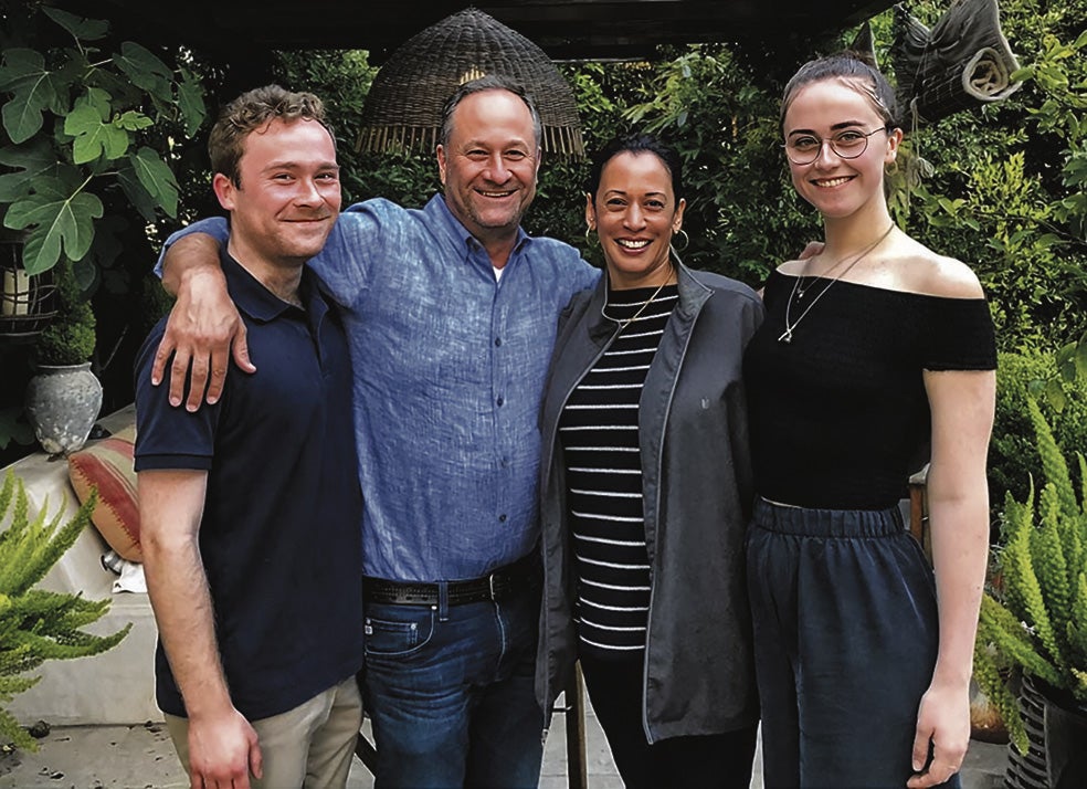 Kamala y Emhoff con los hijos del primer matrimonio de él.