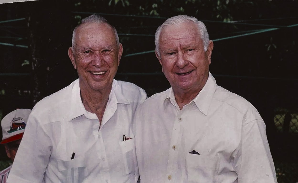 El bolero no lo compuso el protagonista de la historia, Fernando, sino su hermano Carlos (dcha). Ambos fueron pioneros de la radio y la televisión en Panamá.