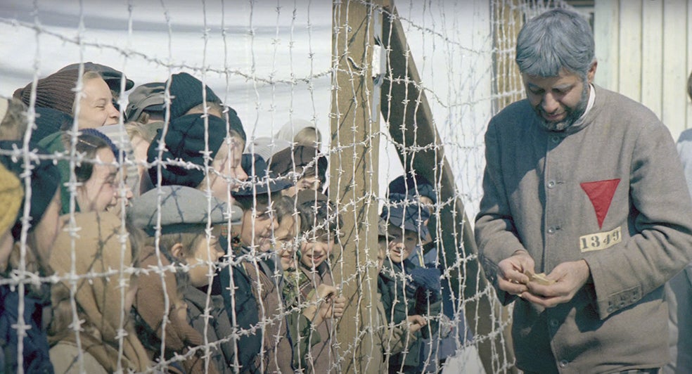 Lewis, judío de Nueva Jersey, es el guionista, director y protagonista de la cinta. Pasó varios años dando vueltas al proyecto, reescribió el guion original numerosas veces e intentó introducir partes de comedia en una historia extremadamente dramática.