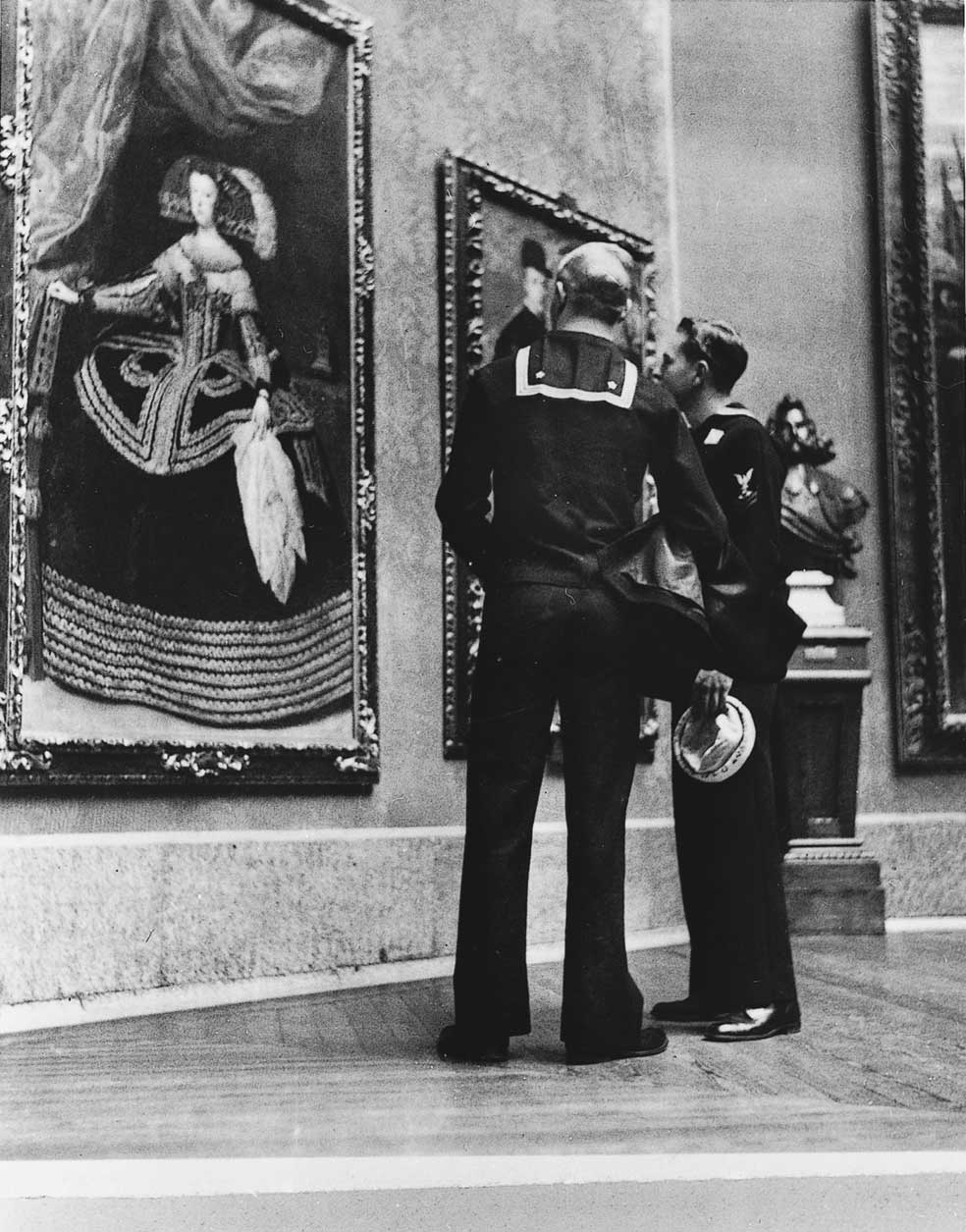 Un estudio de la Universidad de Róterdam coloca al Museo del Prado entre los cinco mejores del mundo. En la foto, marineros de Estados Unidos en una visita en 1953.