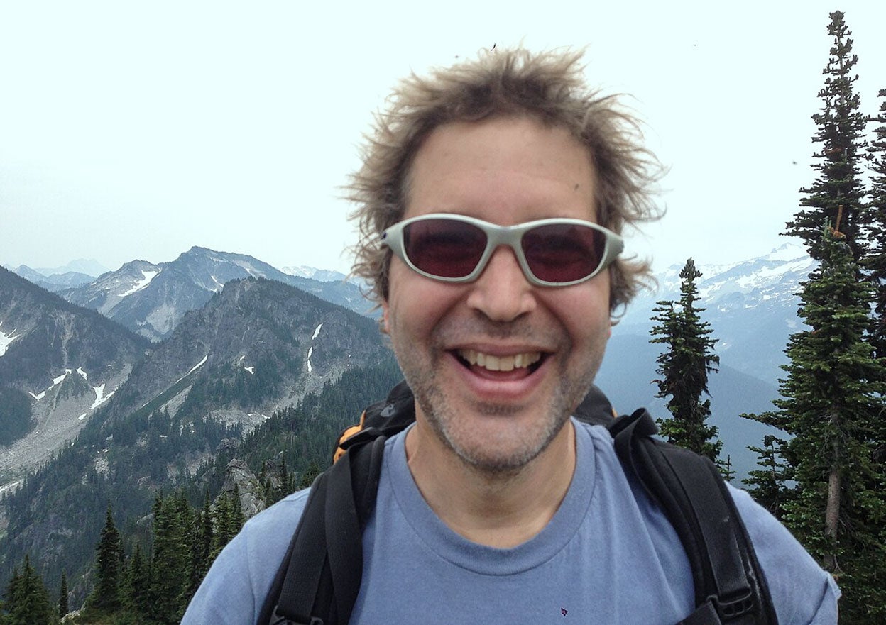 Baker convoca encuentros anuales con exalumnos, en los que el senderismo por los alrededores de Seattle sirve de excusa para el intercambio de experiencias profesionales y personales. Él es un experto montañista estimulado por los espectaculares paisajes que rodean la ciudad donde nació. De hecho, prácticamente se niega a viajar. Alega que ya ha viajado suficiente y no necesita más de lo que hay en Seattle.