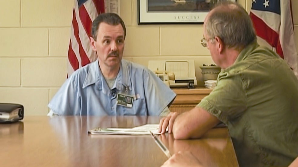 Stéphane Bourgoin se hizo un nombre como experto en 'true crime' sin tener formación alguna. Pero sus mentiras, con el tiempo, le permitieron acceder a algunos asesinos en serie. En 2009, habló Donald Harvey, un celador homicida estadounidense que mataba a sus pacientes para «aliviar su dolor» en el hospital. Se autodenominaba 'el ángel de la muerte'.