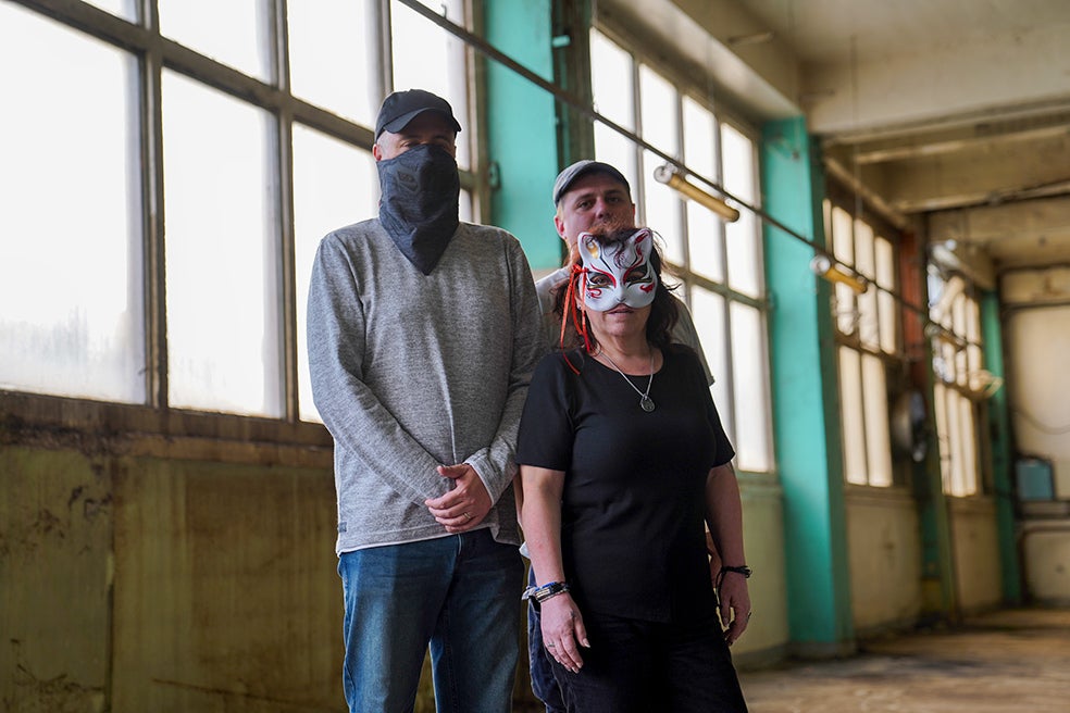 Tres de los miembros de The 4th Eye, el grupo de personas que se unió para investigar a Bourgoin después de detectar inconsistencias en sus afirmaciones, colaboran con el documental Killer Lies: Chasing a True Crime Con Man para contar su versión de los hechos. Algunos han preferido no desvelar su identidad.