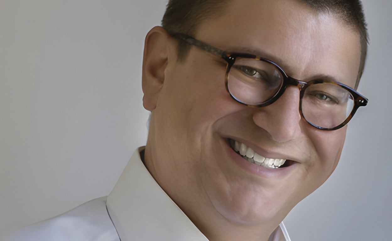 ¿Eres un dictador con problemas de imagen? Llama a Phil