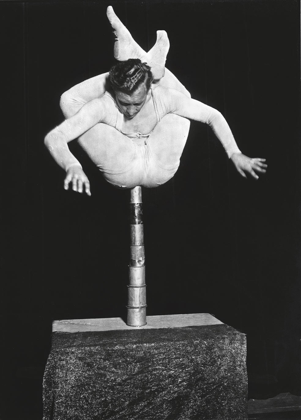 El trapecista Jules Léotard utilizaba unas mallas que pasaron a llamarse 'leotardos'. En la foto, el acróbata Mario en 1930.