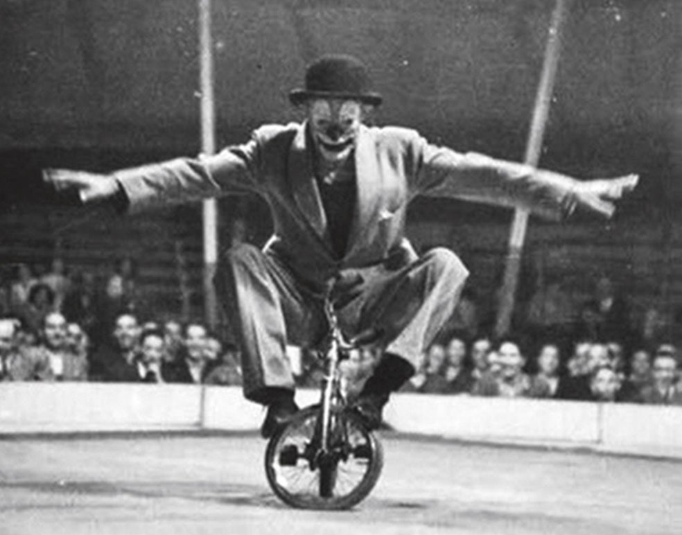 El payaso Rámper bromeaba sobre la guerra en el escenario. En 1936, el Price de Madrid quedó destrozado.