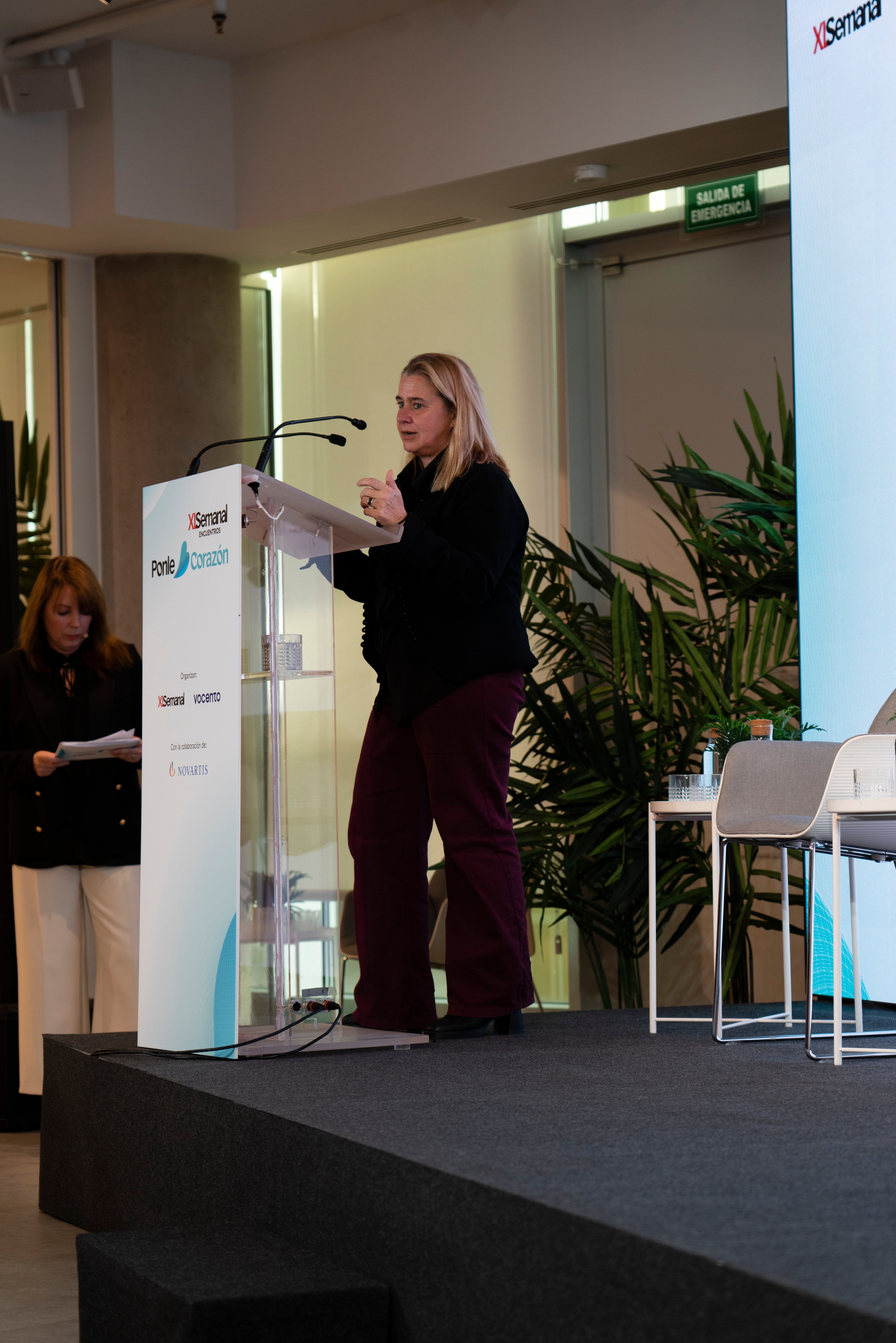 Natividad Calvente, directora de Asuntos Públicos de la compañía del cuidado de la salud Novartis, en el acto de apertura del encuentro.