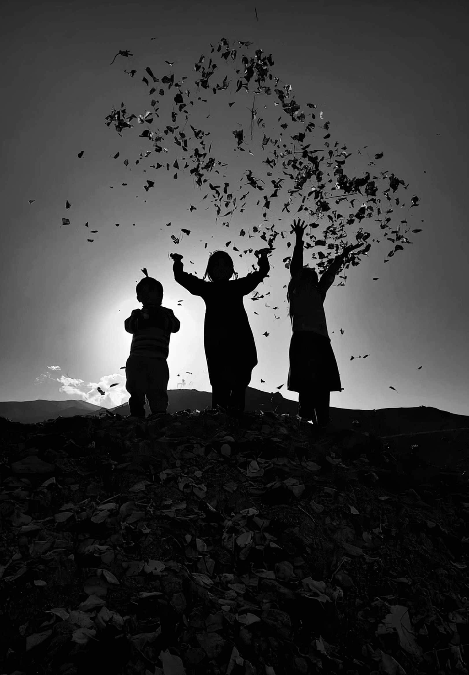 No todo es negativo en la vida de estas dos jóvenes y, por tanto, en las fotos que exponen. Hay un cierto acercamiento con la libertad a través del juego, del baile, de la naturaleza y un afán por intentar mantener la esperanza. «Evasión a través del arte», dicen.