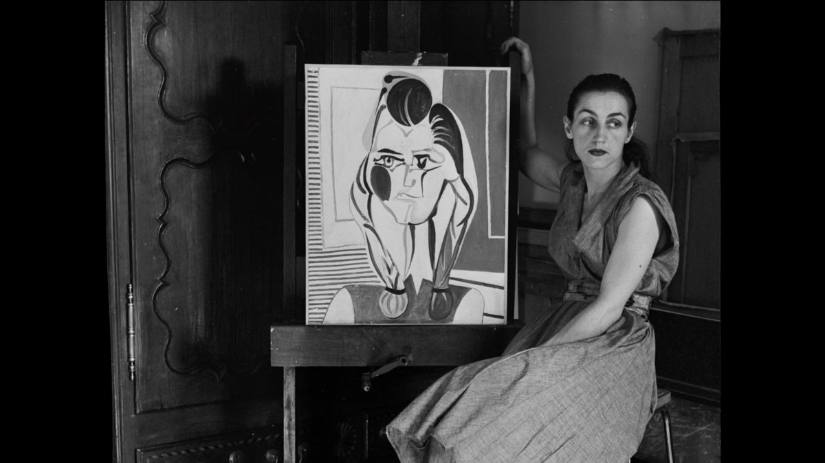 Françoise Gilot fue la pareja de Picasso durante diez años (1943-1953) hasta que, harta del maltrato y las infidelidades del pintor, intuyó su destino como felpudo y huyó.