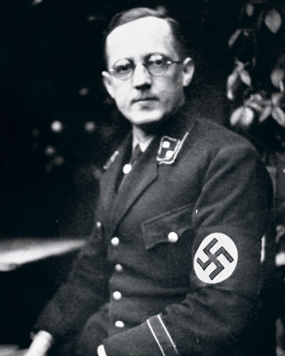 Alice Weidel es nieta de Hans Weidel, miembro de las SS y juez militar durante la Segunda Guerra Mundial. La líder de AfD asegura que en su familia nunca se habló de aquello ni tuvo contacto con él.