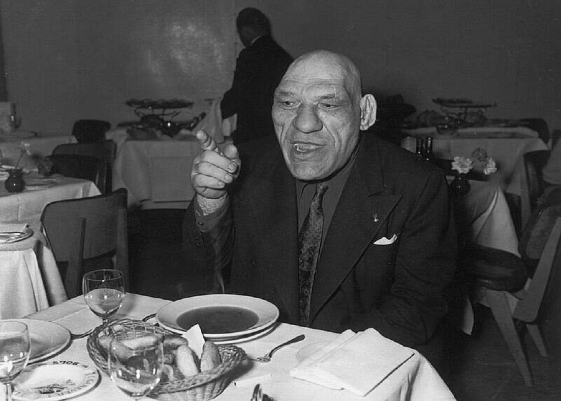 Maurice Tillet murió por un ataque cardíaco a los 51 años. Su aspecto físico le había cerrado muchas puertas en la abogacía, el cine y en otros trabajos, pero, gracias a él, consiguió triunfar en el mundo de la lucha libre.