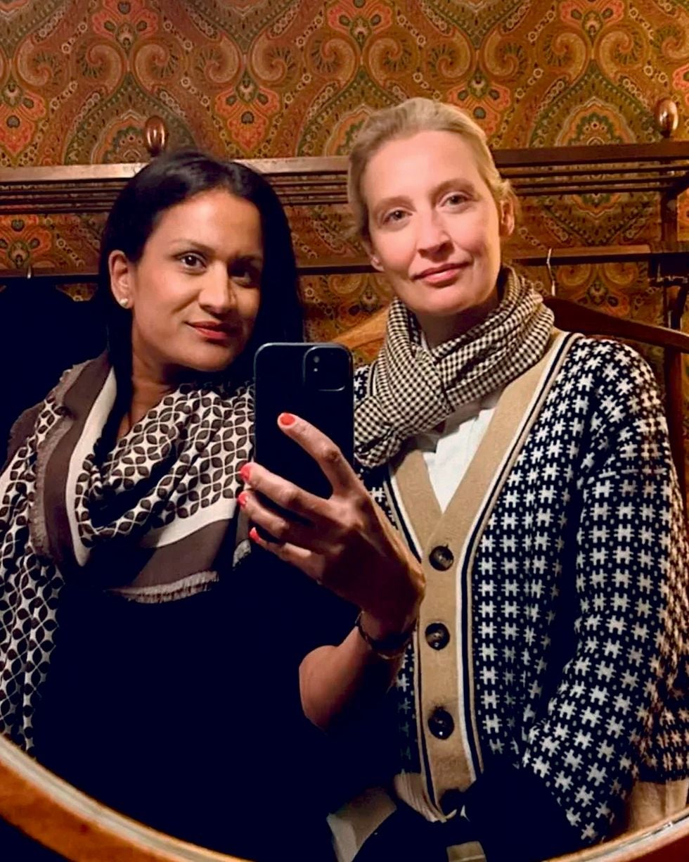 Sarah Brossard, su pareja, nació en Sri Lanka y, adoptada por la familia de un pastor, creció en Suiza. Es autora de documentales sobre el sufragio femenino o los animales en peligro de extinción. Alice y ella tienen dos hijos adoptados.