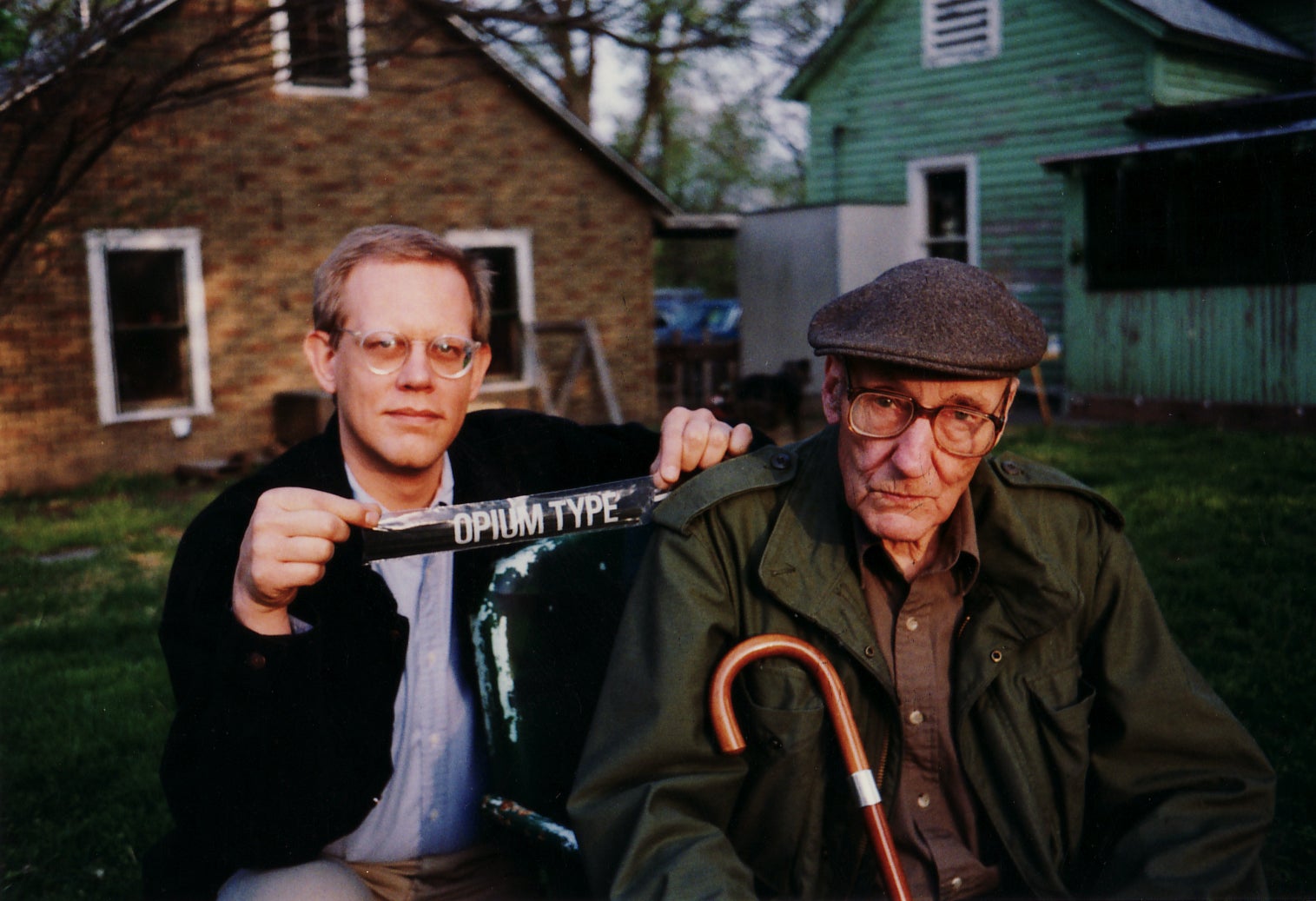 Cuando el escritor dejó de recibir dinero de su familia y los réditos directos e indirectos del éxito de El almuerzo desnudo disminuían, apareció James Grauerholz, una joven fan de Burroughs que había representado a bandas de rock en Kansas. Grauerholz pensó que unas giras de lectura lo ayudarían a mantenerse. La idea funcionó y convirtió al escritor en un performer contracultural.